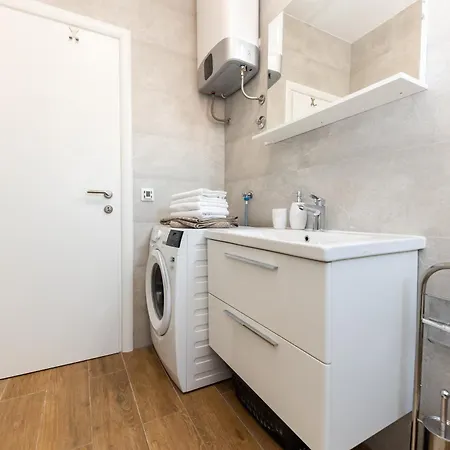 Apartment Sore
