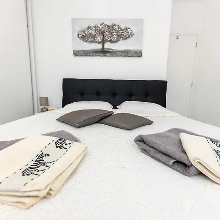 Apartment Sore