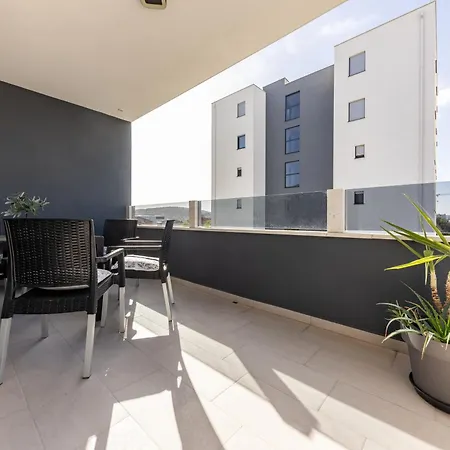 Apartment Sore