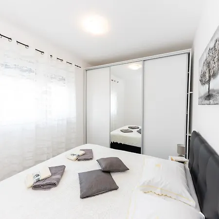 Apartment Sore