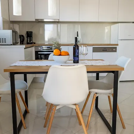 Apartment Sore *